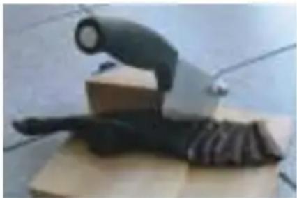 Mellerware Biltong King BC002 - Attach the blade to the bolt extending from the raised wooden block. Position a white nylon washer on either side of the blade and then tighten the Nylon - 5