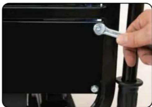 DuroStar DS10000E - Step 3 - Connect the Battery - 1