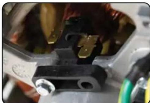 DuroStar DS10000E - Remove bolt from brush - 1