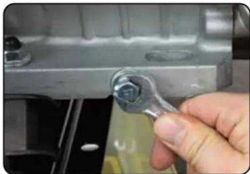 DuroStar DS10000E - Changing the Oil - 3