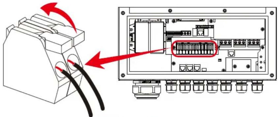 Diagram showing cable connection to an electronic device with a magnified inset highlighting internal components.