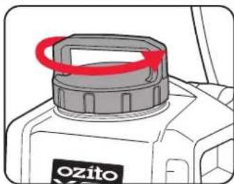 Ozito PXBGSS-1815 - Filling the Tank - 2