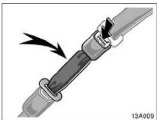Mechanical diagram showing a belt buckle with a black arrow indicating compression or disassembly (no text or symbols)