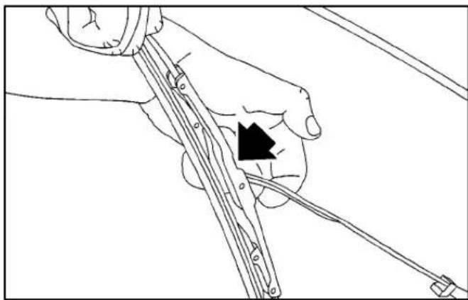 Line drawing of a hand holding a cable with a black arrow pointing to a cable (no text or symbols)