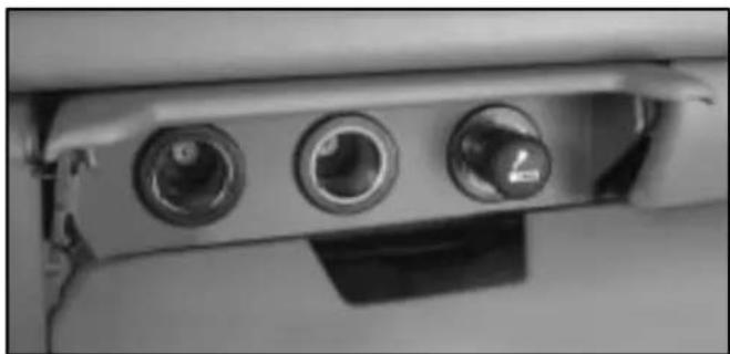 Buick Lesabre (2001) - Accessory Power Outlets - 1