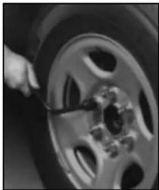 Buick Lesabre (2001) - Removing the Flat Tire and Installing the Spare Tire - 1