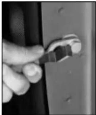 Buick Lesabre (2001) - Tailgate Removal - 1