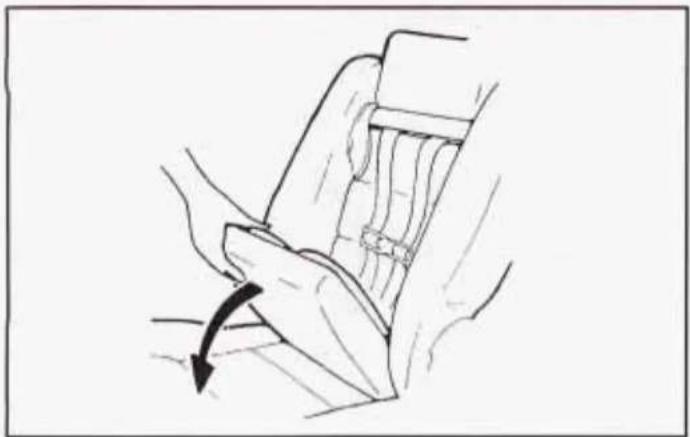Line drawing of a car seatbelt buckle with a black arrow indicating the shift direction (no text or symbols)