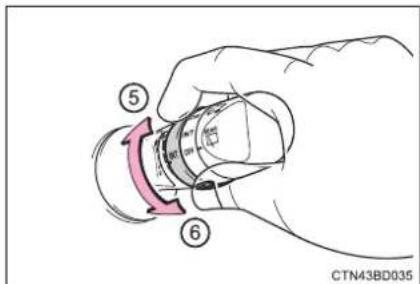 TOYOTA Highlander Hybrid (2018) - Operating the wiper lever - 2
