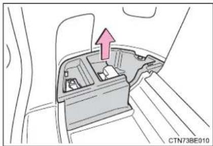 TOYOTA Highlander Hybrid (2018) - ■ Removing the 12-volt battery cover - 2