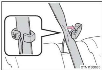 TOYOTA Highlander Hybrid (2018) - Seat belt comfort guide (for the third center seat) - 2