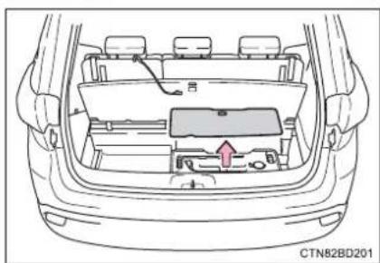 TOYOTA Highlander Hybrid (2018) - Taking out the spare tire - 3