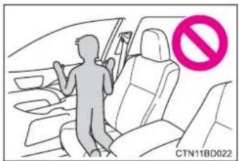TOYOTA Highlander Hybrid (2018) - ■SRS airbag precautions - 3