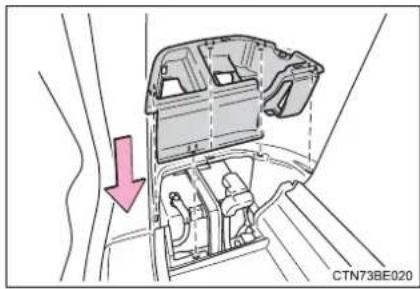TOYOTA Highlander Hybrid (2018) - ■ Installing the 12-volt battery cover - 2