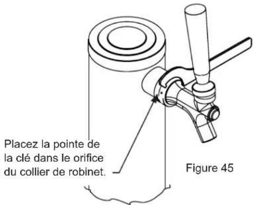 Placez la pointe de la clé dans le orifice du collier de robinet. Figure 45