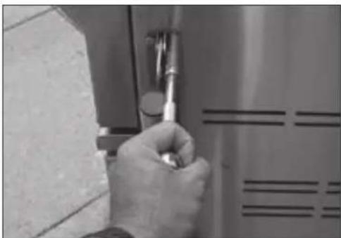 DCS BGC30BQN - STEP 4 Bolt Installation - 2