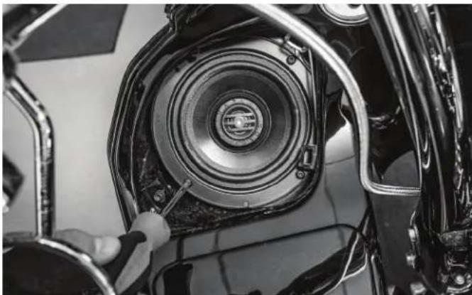 Rockford Fosgate HD14RGSG-STAGE3 - Step 1 - Speaker & Grille Removal - 2