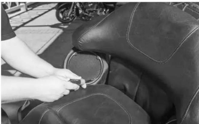 Rockford Fosgate HD9813SG-STAGE3 - Step 2 - Speaker Removal - 3