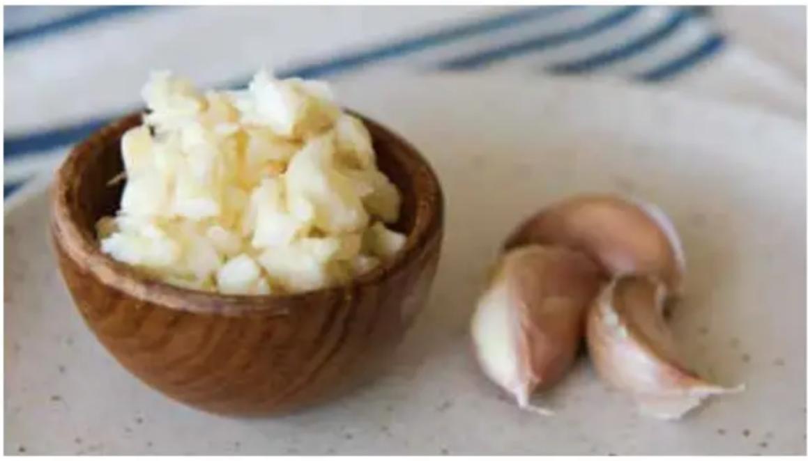MAGIC BULLET Select 1000 - MINCING GARLIC - 1