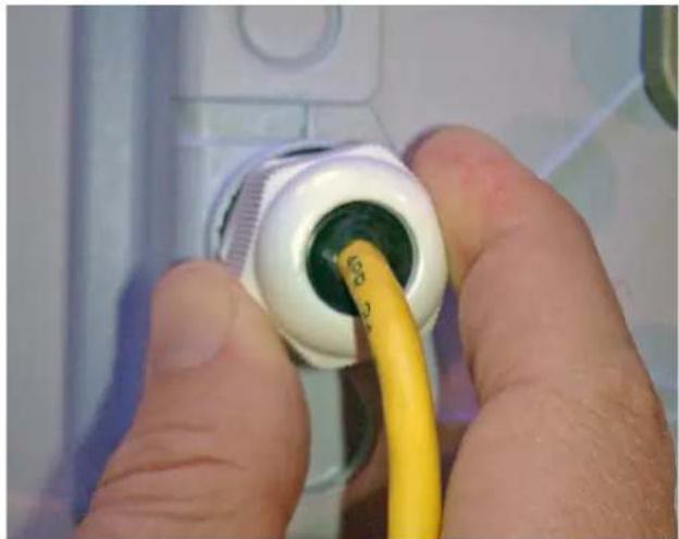 ComNet NetWave NW7 - Note: The split rubber washer allows a pre-terminated Ethernet cable to be used. - 3