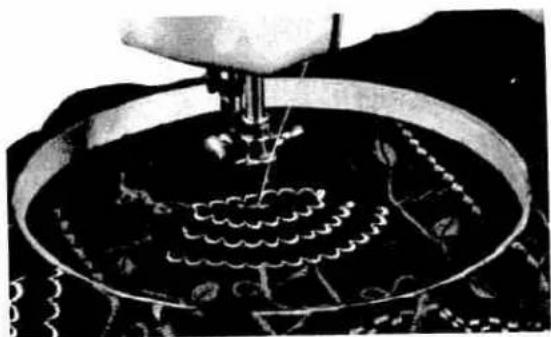 White W1065 - EMBROIDERING WITH A HOOP - 1