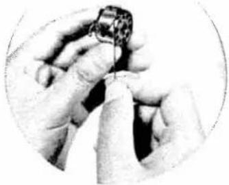 White W1065 - THREADING THE BOBBIN CASE - 3