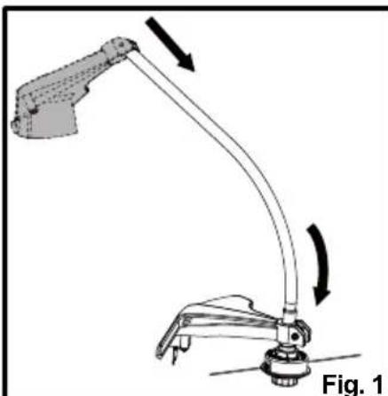 Orificio en la protección contra sedimentos Orificio de la abrazadera Fig. 2