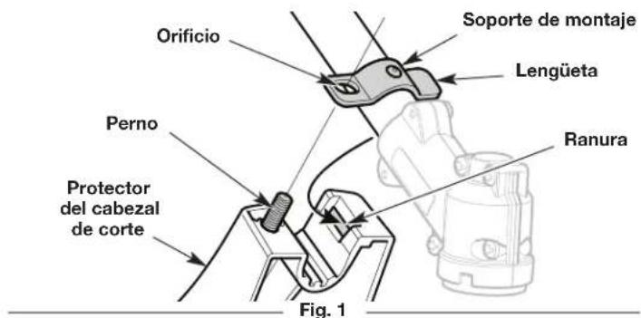 Orificio Soporte de montaje Lengüeta Perno Protector del cabezal de corte Ranura Fig. 1