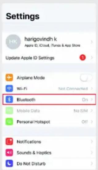 Settings HK harigovindh k Apple ID, iCloud, iTunes & App Store Update Apple ID Settings Airplane Mode Wi-Fi Not Connected > Bluetooth On > Mobile Data No SIM > Personal Hotspot Off > Notifications > Sounds & Haptics > Do Not Disturb >