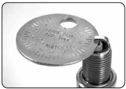 DuroMax XP15000EH - Measure plug gap - 1