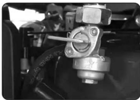 DuroMax DS13000EH - Cleaning the fuel filter cup - 1
