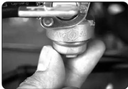 DuroMax DS13000EH - Shut fuel valve off - 1