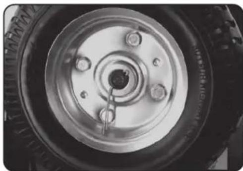 DuroMax DS13000EH - Install wheels - 1