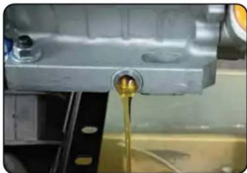 DuroMax XP12000E - Remove drain plug - 1