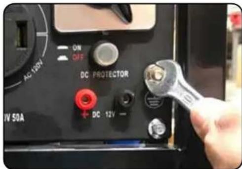 AC 120V ON OFFS DC PROTECTOR IV 50A + DC - 12V - Hand with wrench