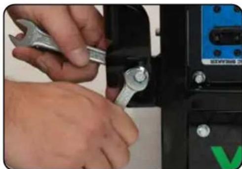 DuroMax XP12000E - Install cotter pins - 1