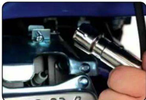 DuroMax XP12000E - Install spark plug - 1