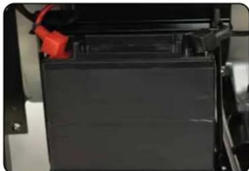 DuroMax XP12000E - Connect the negative cable - 1
