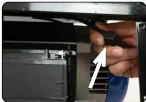 DuroMax XP12000E - Remove the battery cover - 1