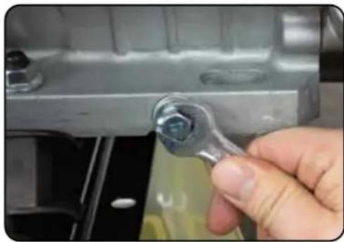 DuroMax XP12000E - Changing the Oil - 3