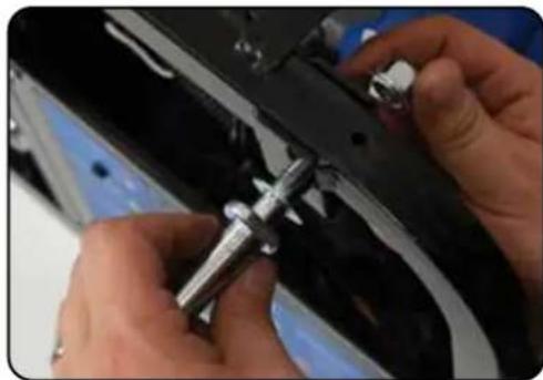DuroMax XP12000E - Install support legs - 1