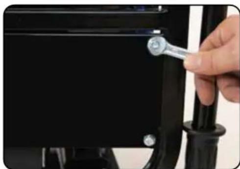 DuroMax XP12000E - Step 3 - Connect the Battery - 1