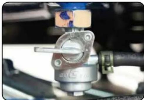 DuroMax XP12000E - Cleaning the Fuel Filter Cup - 1