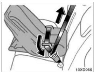 Mechanical assembly diagram showing a belt buckle with arrows indicating force direction (no text or symbols)