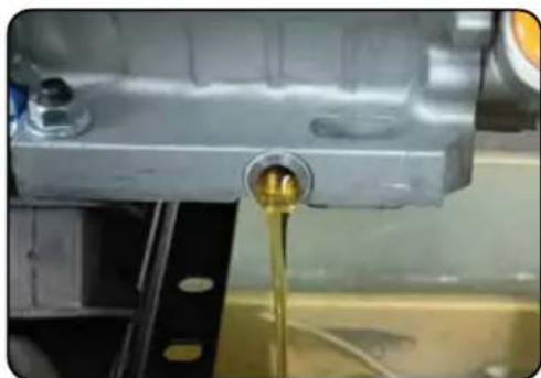 DuroMax XP12000DX - Remove drain plug - 1