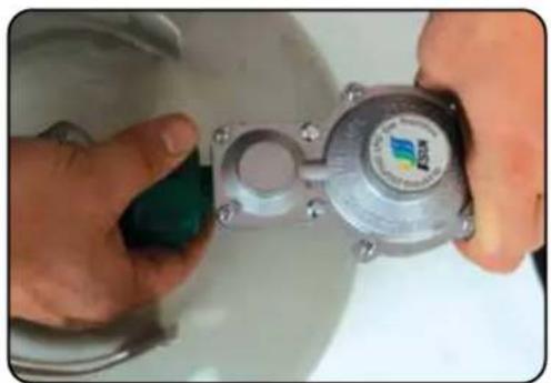 DuroMax XP12000DX - Connect propane hose - 1
