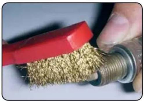 DuroMax XP9500iH - Inspect spark plug and gap - 1