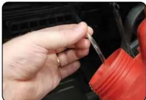 DuroMax XP9500iH - Locate carburetor drain hose - 1