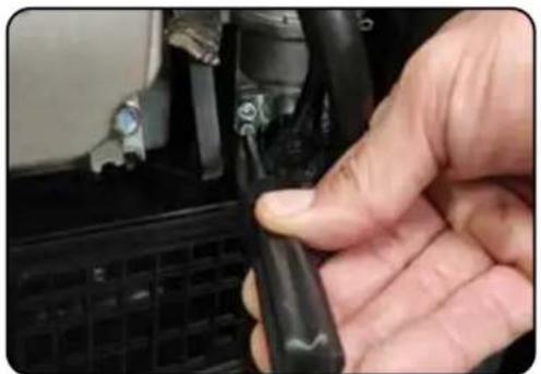 DuroMax XP9500iH - Turn fuel valve OFF and run dry - 1