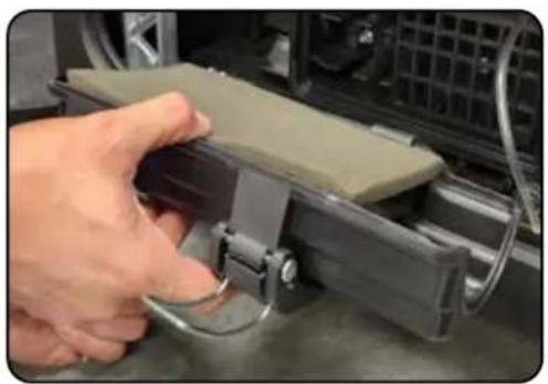 DuroMax XP9500iH - Remove air filter cover clips - 1